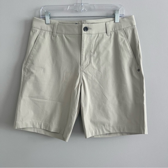 Vuori Meta Shorts 8.5 Beige Khaki Men's Size 33 Waist - Picture 2 of 6